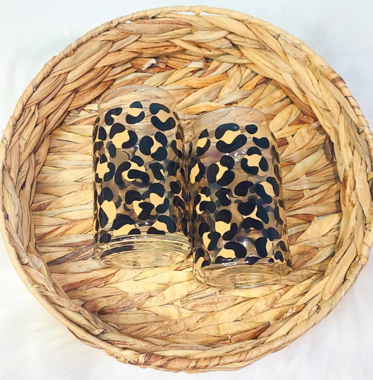 Vaso de cerveza con estampado de leopardo